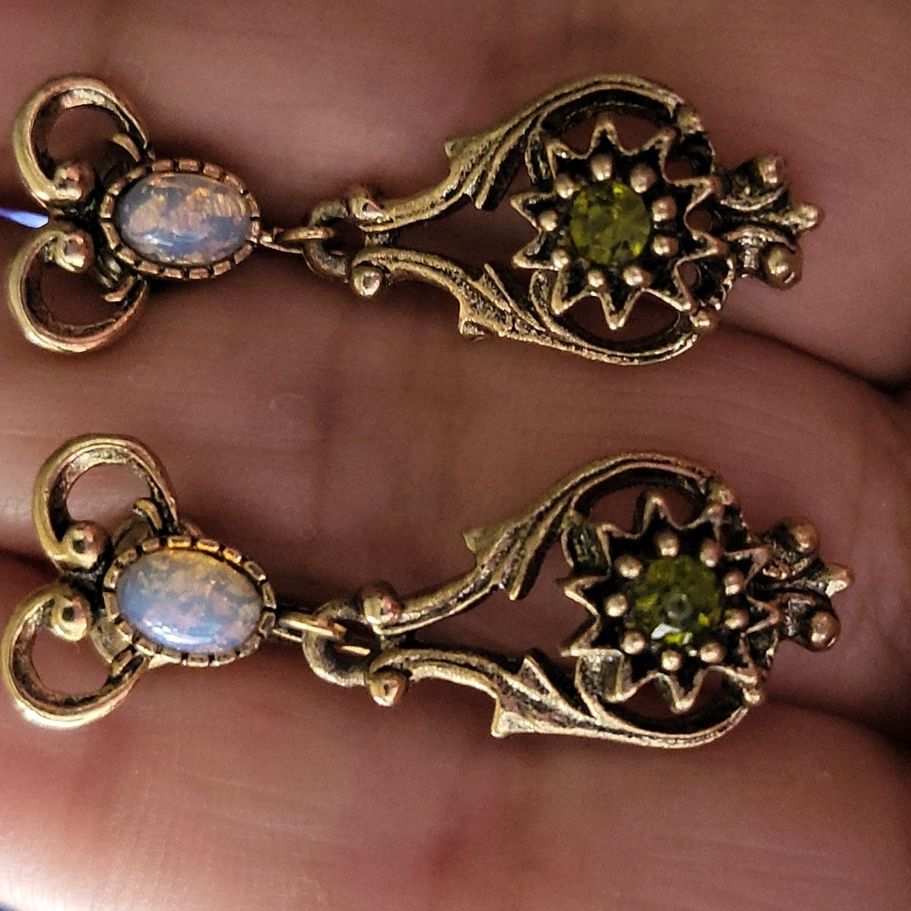 Earrings - Picture 3 of 5